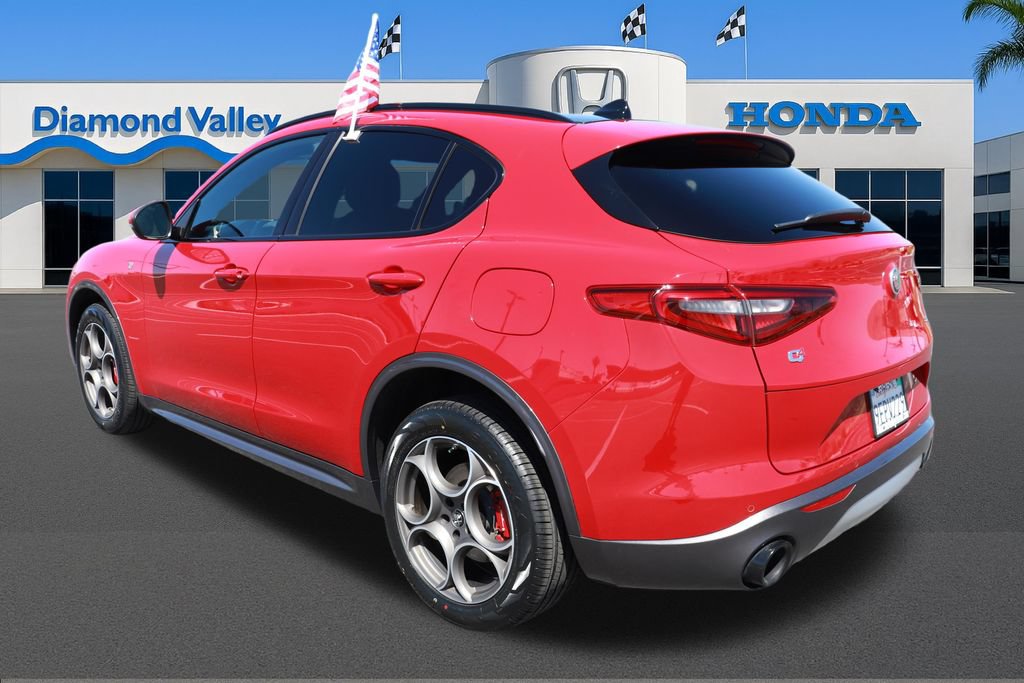 Used 2023 Alfa Romeo Stelvio Ti AWD/4WD image 4