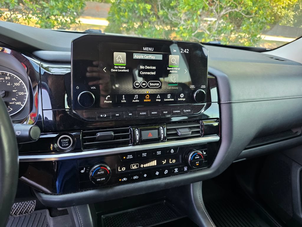 Used 2023 Nissan Pathfinder SL AWD/4WD image 17