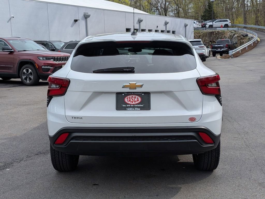 Used 2024 Chevrolet Trax LS FWD image 4