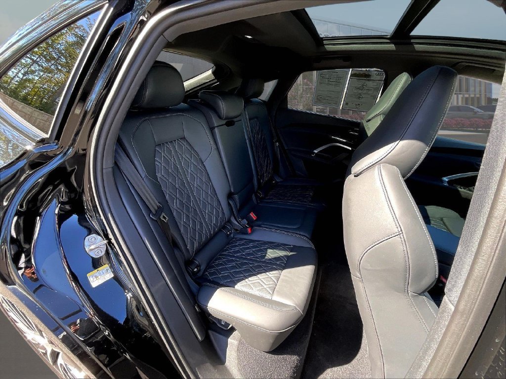 Used 2025 Audi SQ5 Premium Plus w/ Premium Plus Package AWD/4WD image 27
