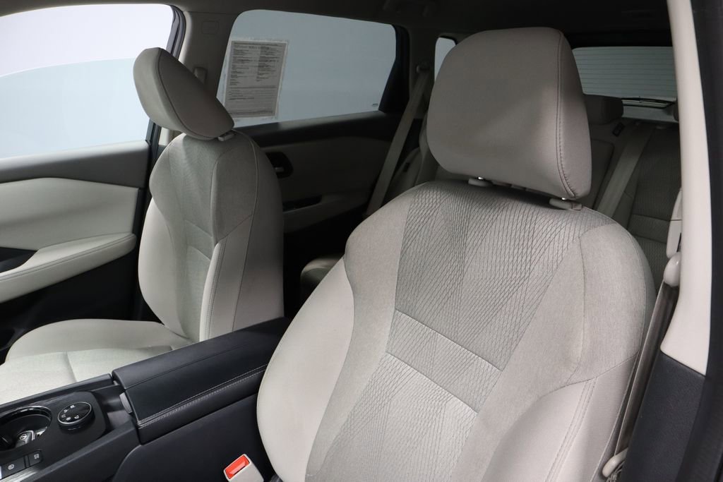 Used 2025 Nissan Rogue SV image 25