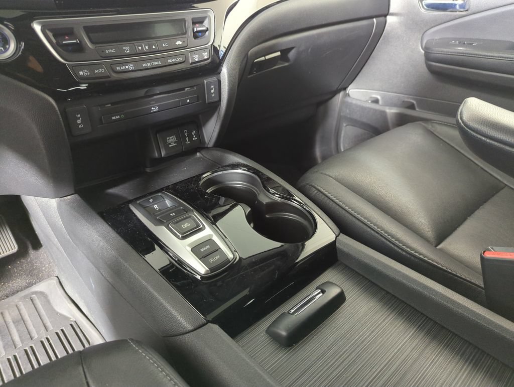 Certified 2017 Honda Pilot Touring image 20