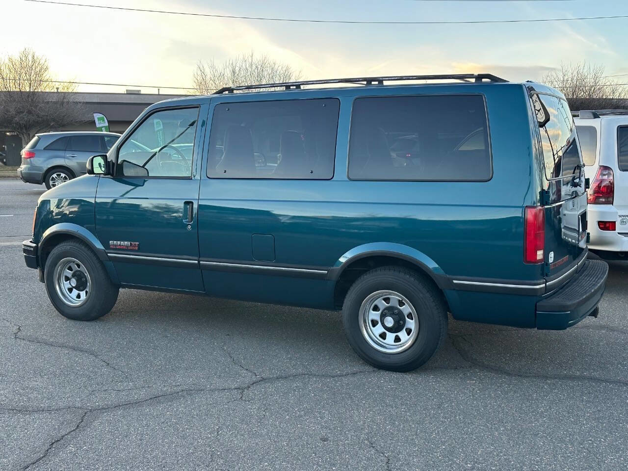 Used 1994 GMC Safari SLX AWD 3dr Extended Mini Van image 9