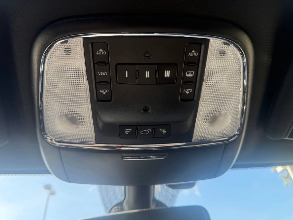 Used 2018 Jeep Grand Cherokee Trailhawk w/ Trailhawk Luxury Group AWD/4WD image 29