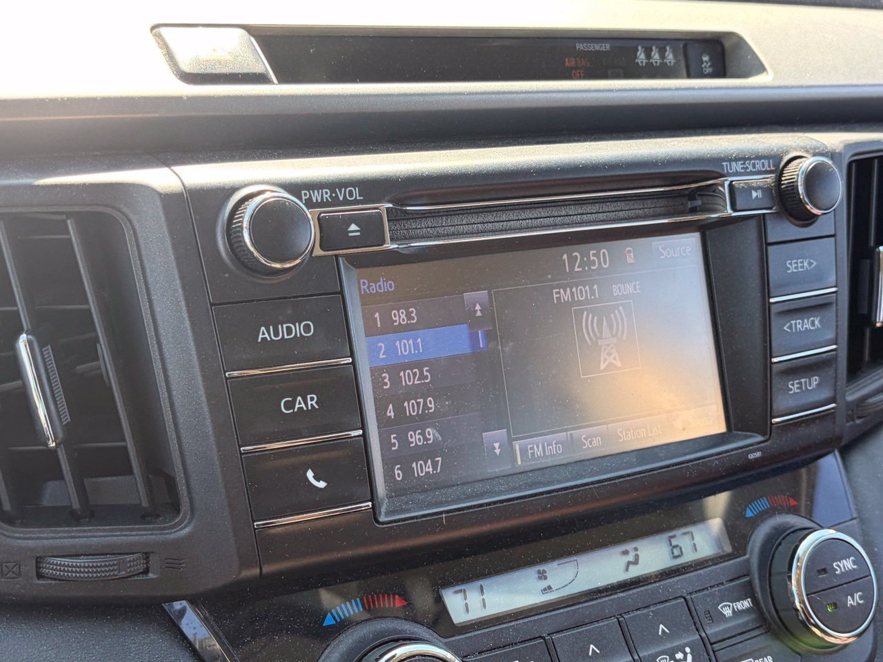 Used 2018 Toyota RAV4 XLE AWD/4WD image 11