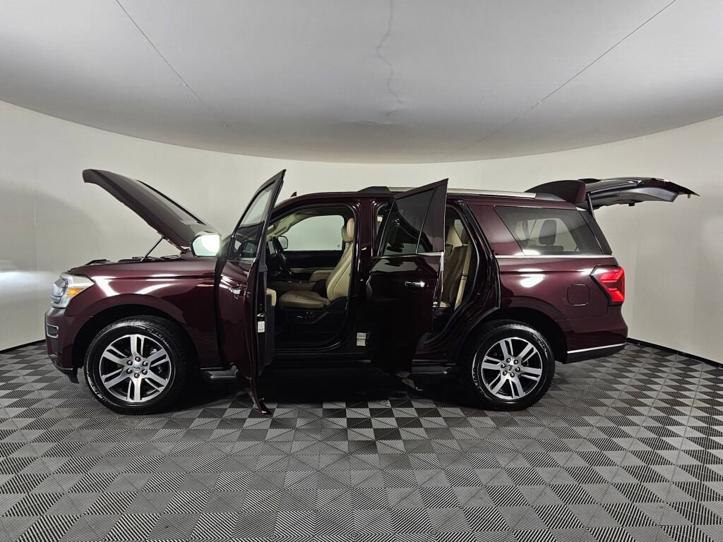 Used 2024 Ford Expedition Limited image 16