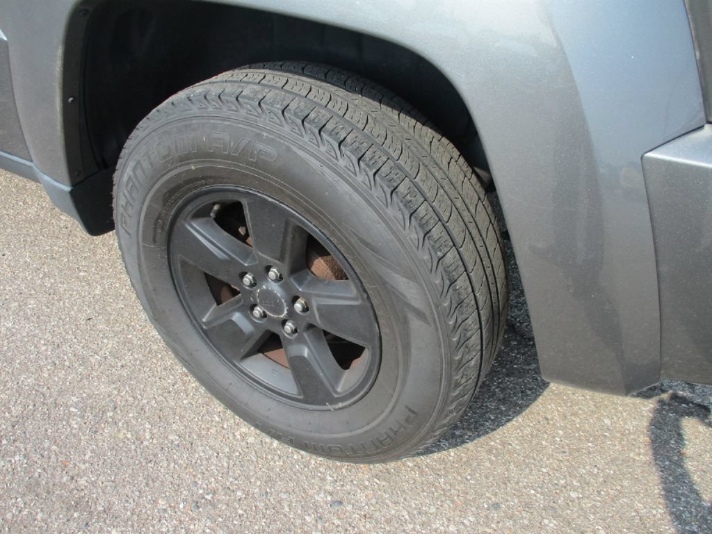 Used 2012 Jeep Liberty Arctic AWD/4WD image 14