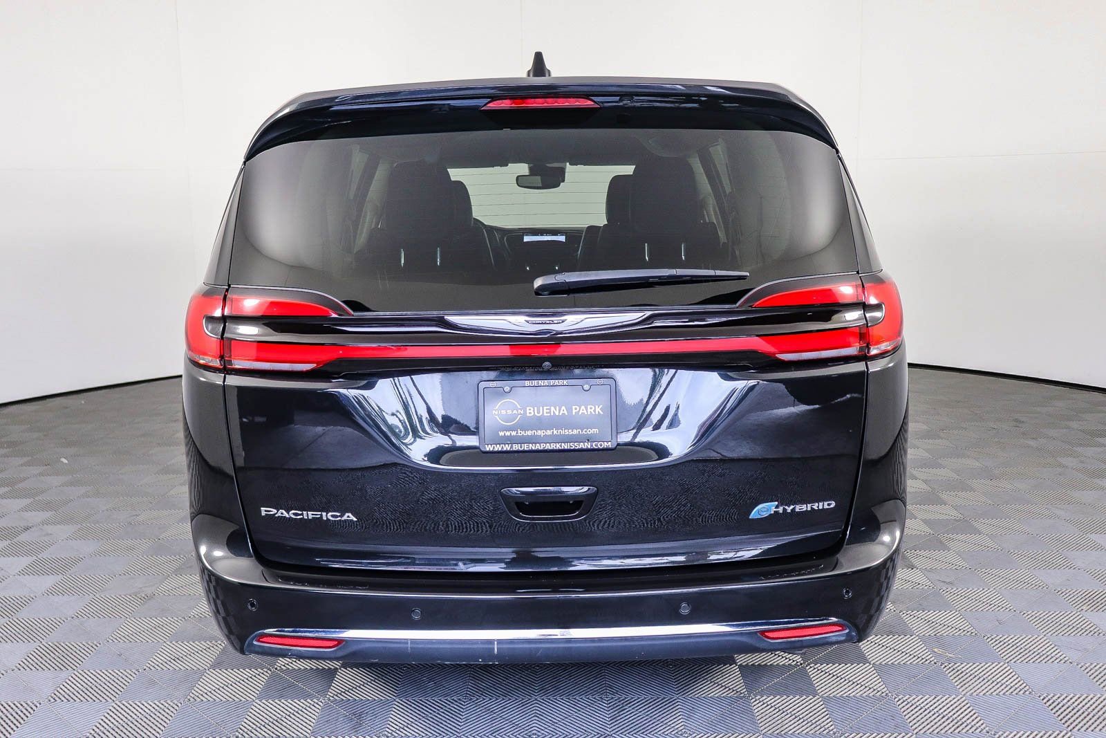 Used 2024 Chrysler Pacifica Select image 7