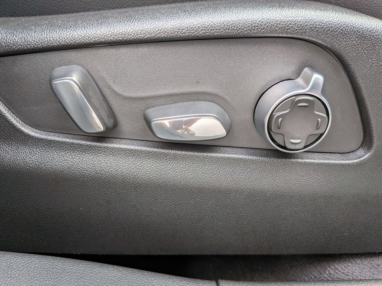 Used 2024 Cadillac XT4 Sport w/ Cold Weather Package FWD image 39