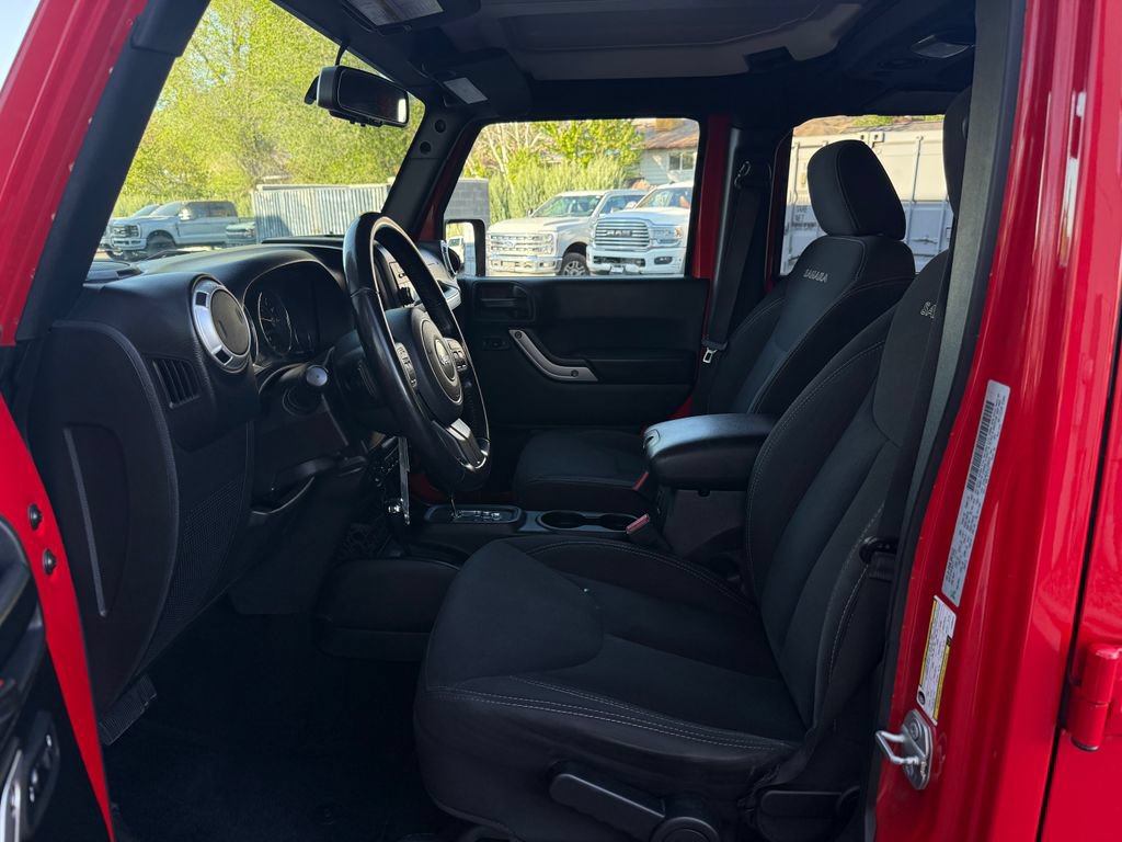 Used 2018 Jeep Wrangler Unlimited Sahara w/ Max Tow Package AWD/4WD image 32