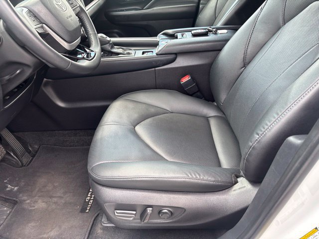 Used 2025 Toyota Grand Highlander AWD image 15