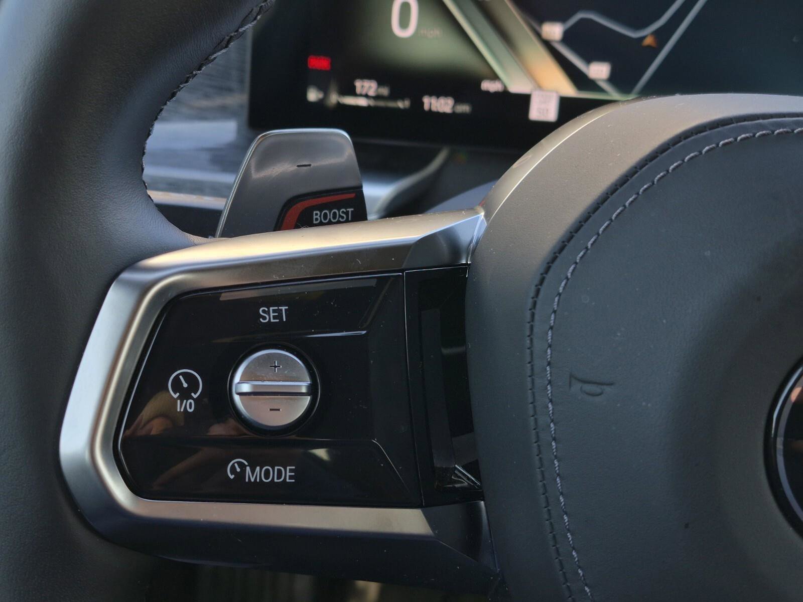 Certified 2025 BMW 760i xDrive w/ Luxury Rear Seating Package AWD/4WD image 14