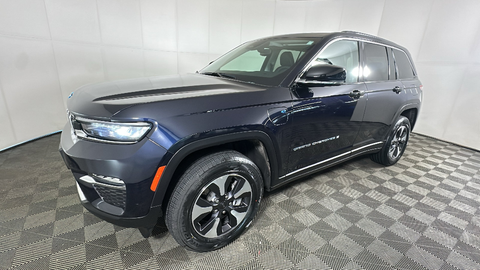 Used 2024 Jeep Grand Cherokee Limited 4xe AWD/4WD image 7