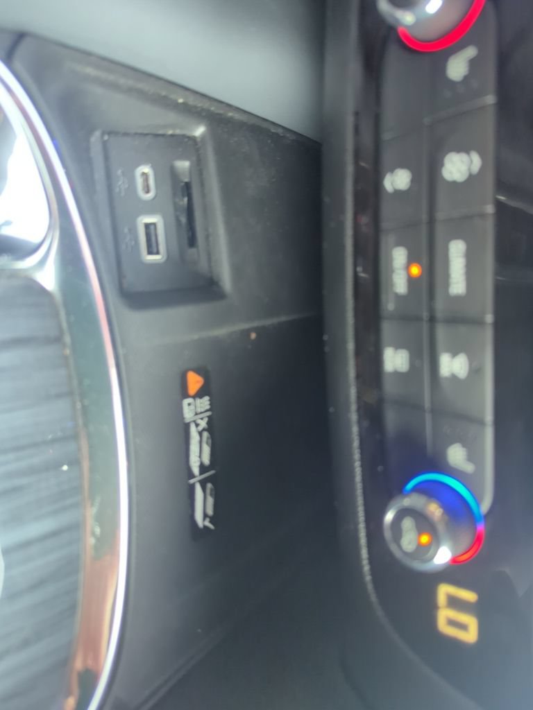 Used 2023 Buick Enclave Essence w/ Sport Touring Edition FWD image 29