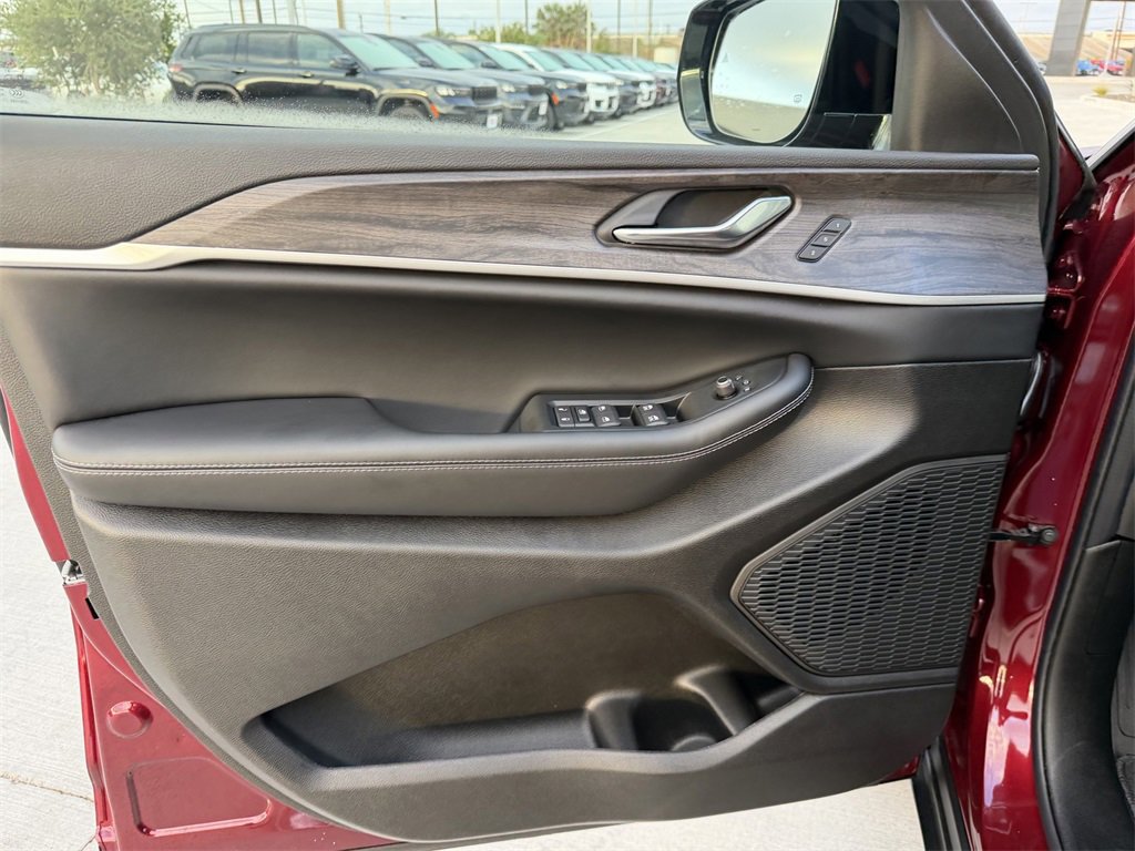 New 2025 Jeep Grand Cherokee L Limited image 16