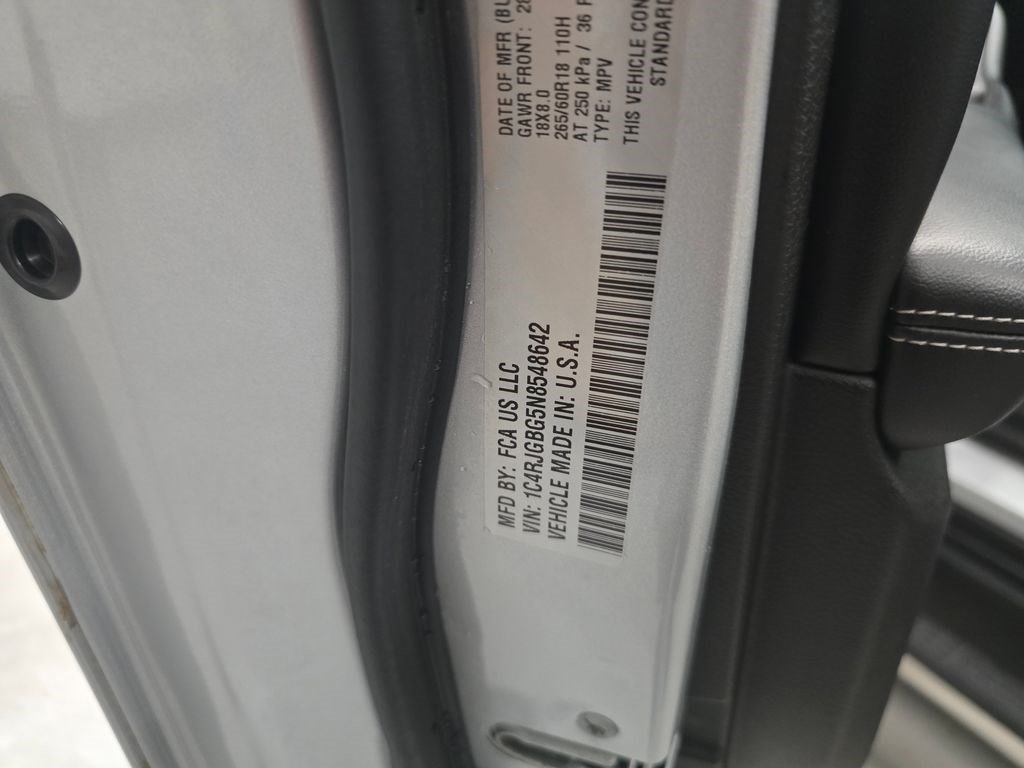 Used 2022 Jeep Grand Cherokee Limited RWD image 15