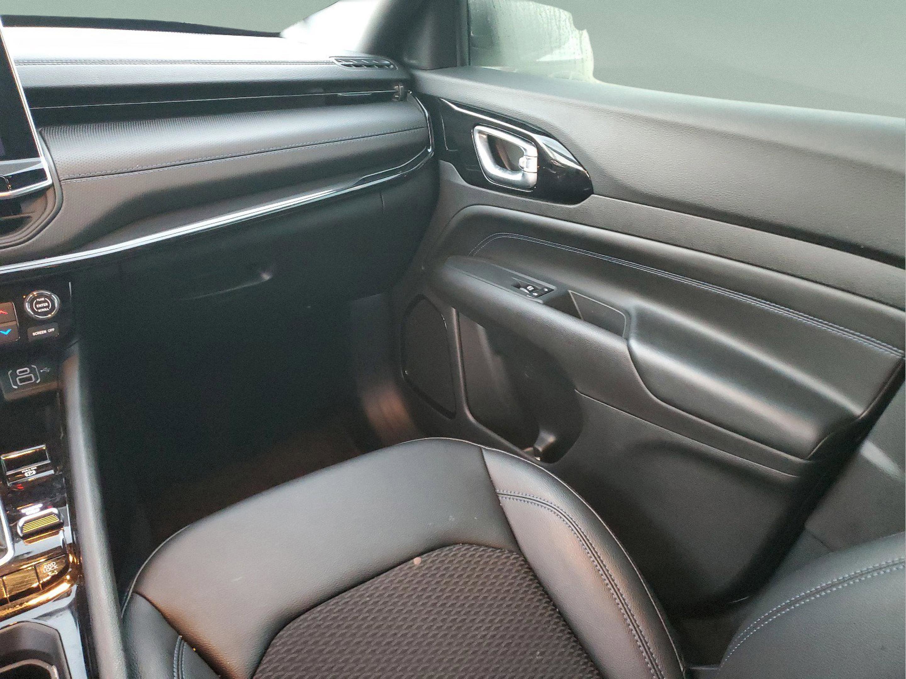 Certified 2025 Jeep Compass Latitude w/ Convenience Group image 15