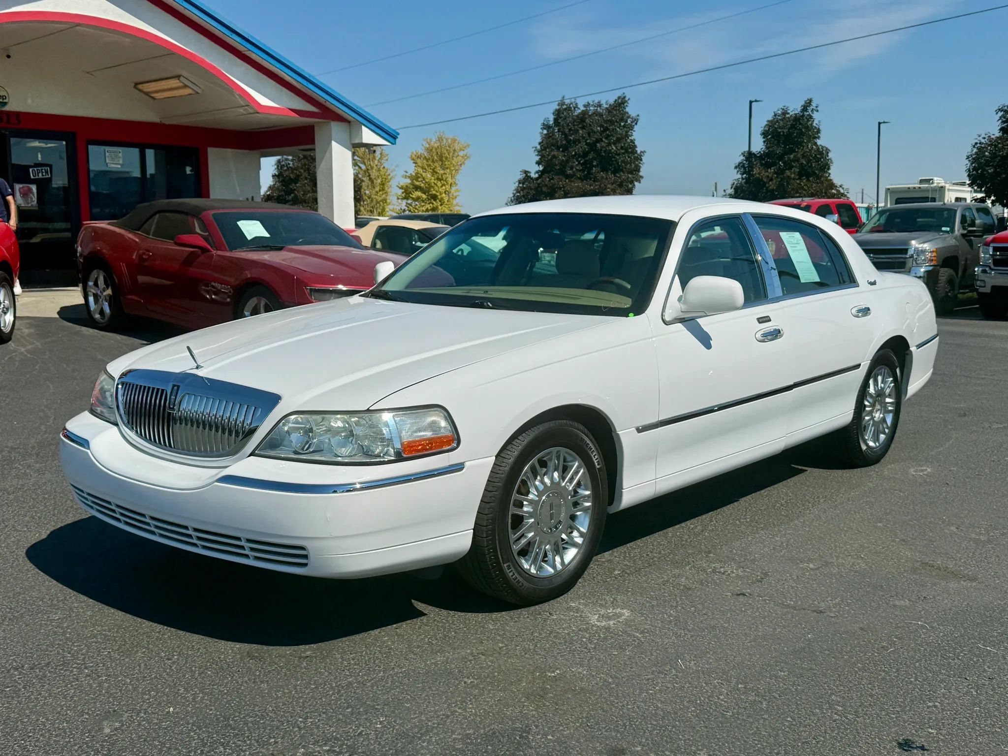 Used 2010 Lincoln Town Car Signature Limited