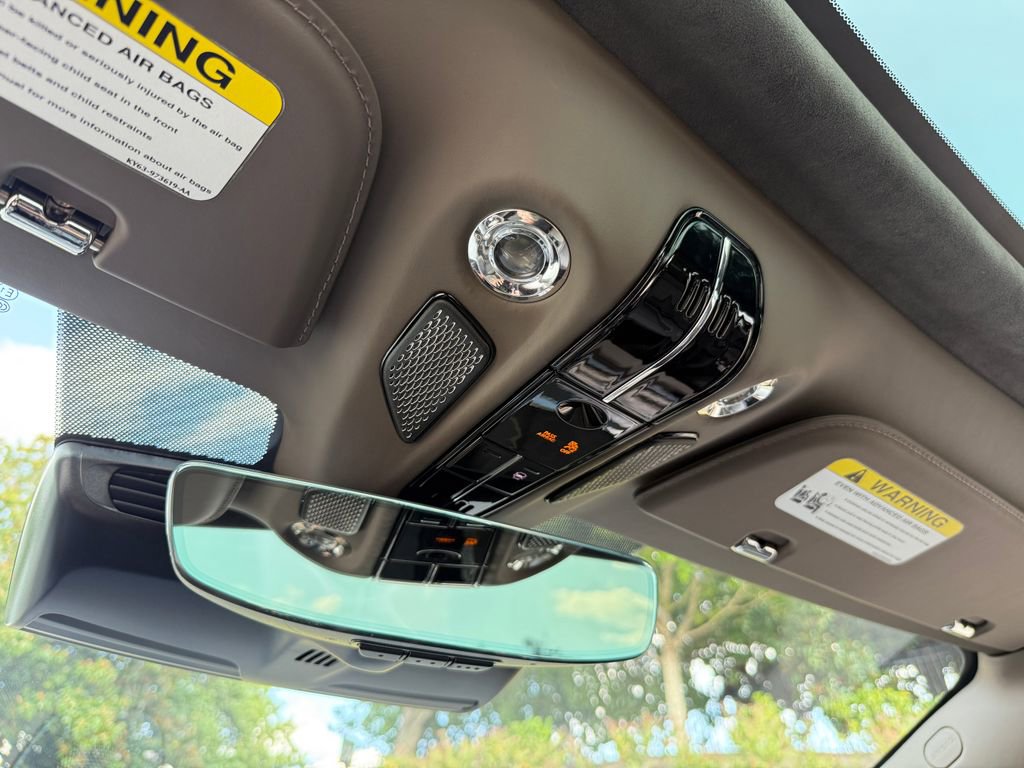 New 2025 Aston Martin Vanquish image 42