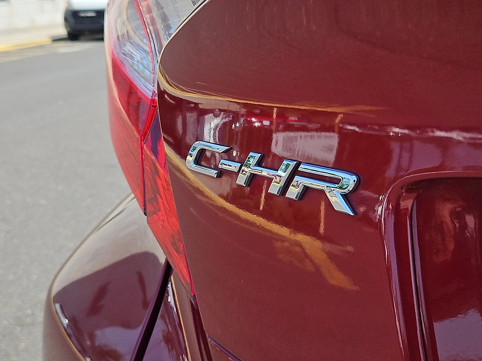 Used 2018 Toyota C-HR XLE FWD image 30