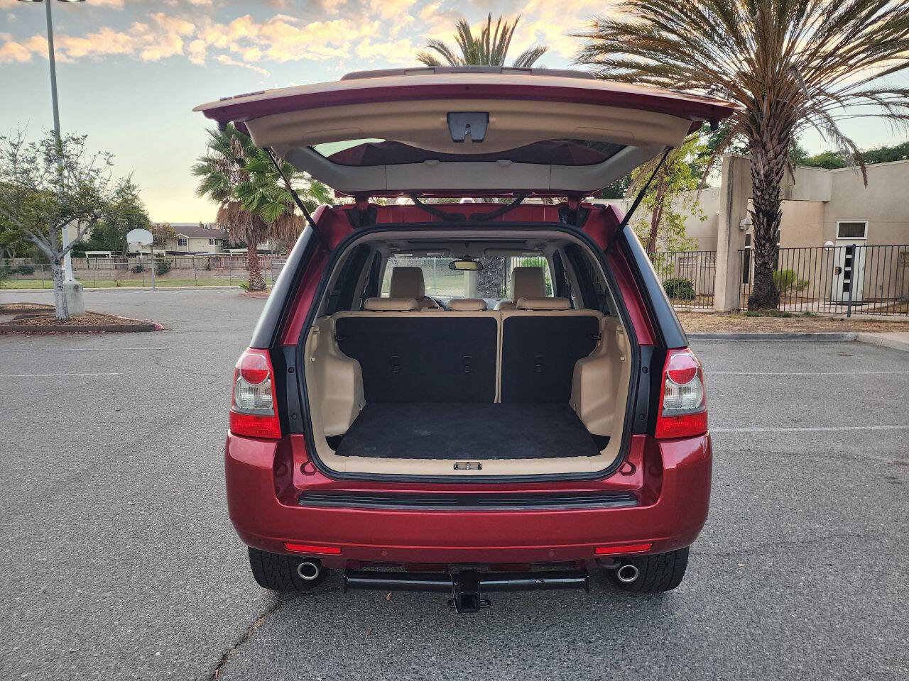 Used 2008 Land Rover LR2 HSE image 9