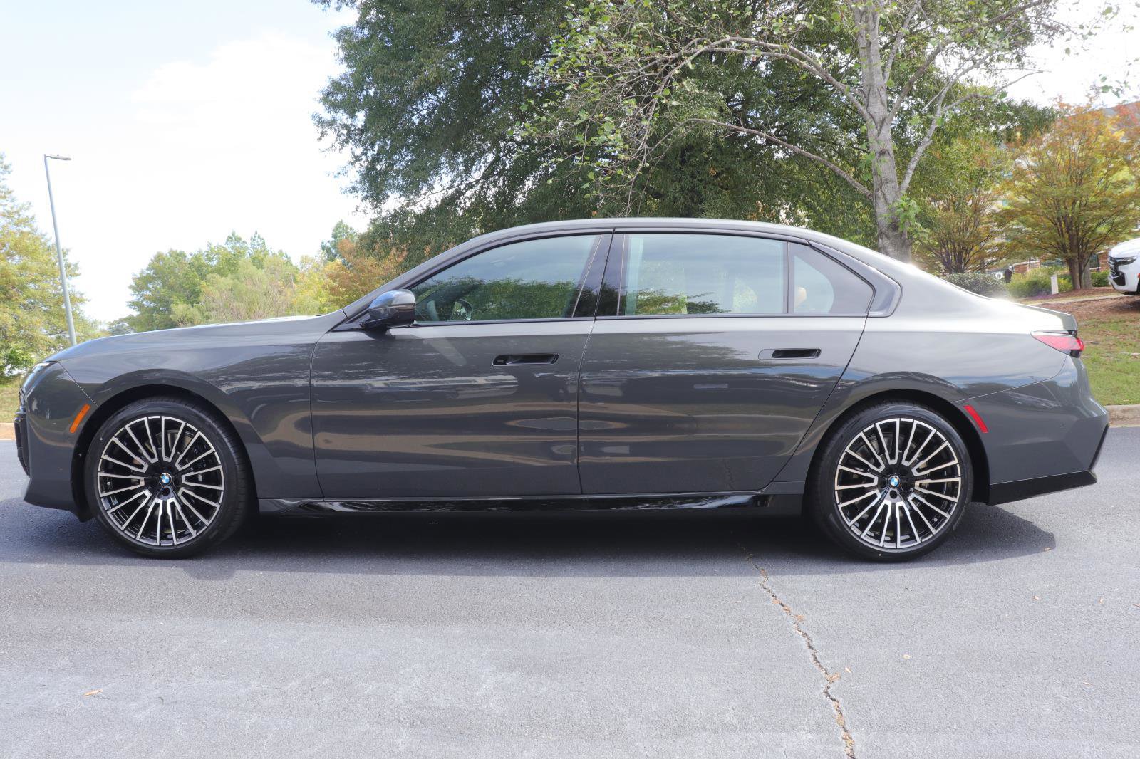 New 2026 BMW 740i xDrive w/ Premium Package image 4