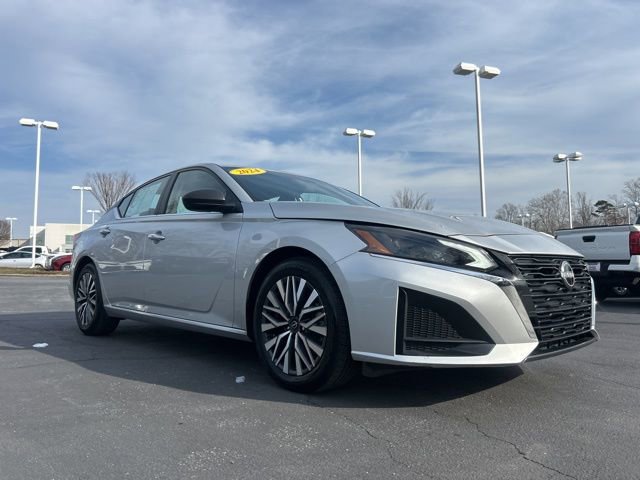 Used 2024 Nissan Altima 2.5 SV image 3