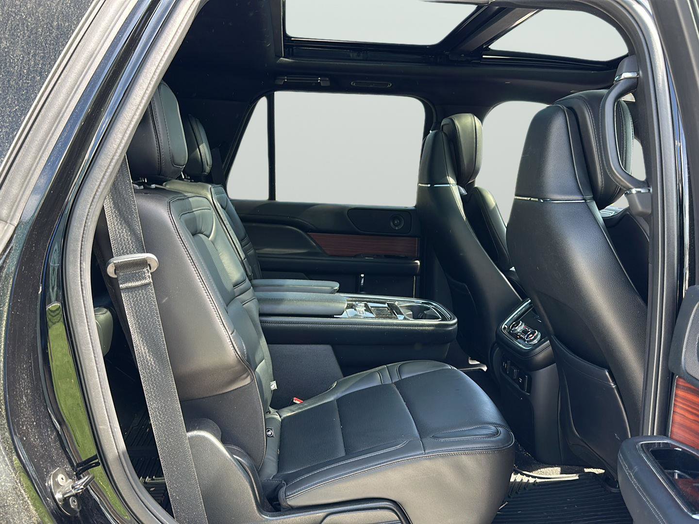 Used 2018 Lincoln Navigator Reserve w/ Technology Package image 11