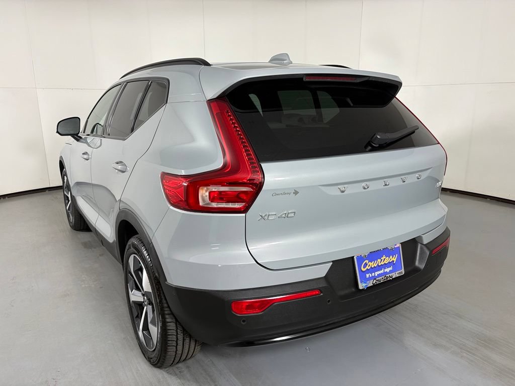 Used 2026 Volvo XC40 B5 Plus AWD/4WD image 6