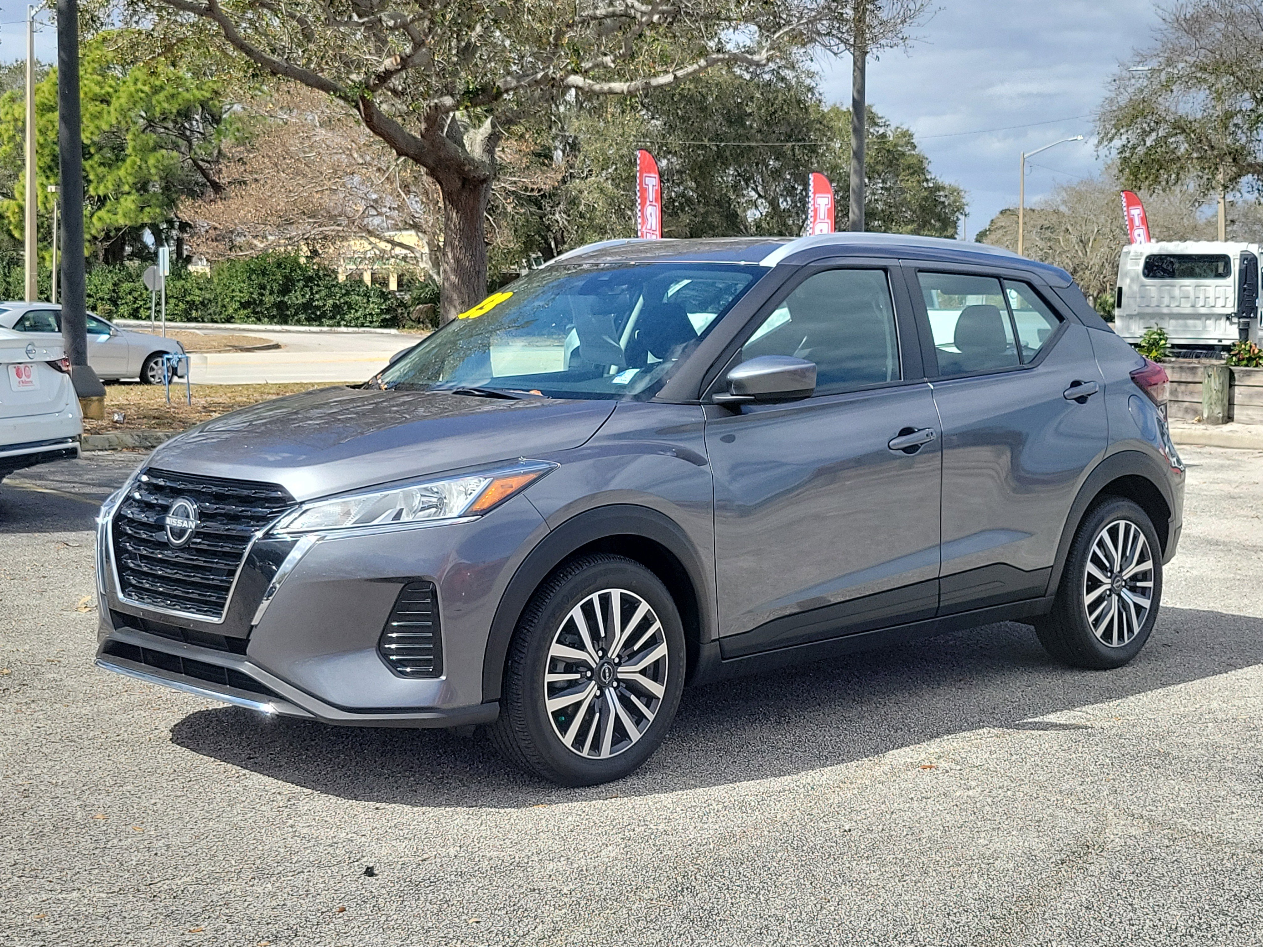 Used 2023 Nissan Kicks SV FWD image 2