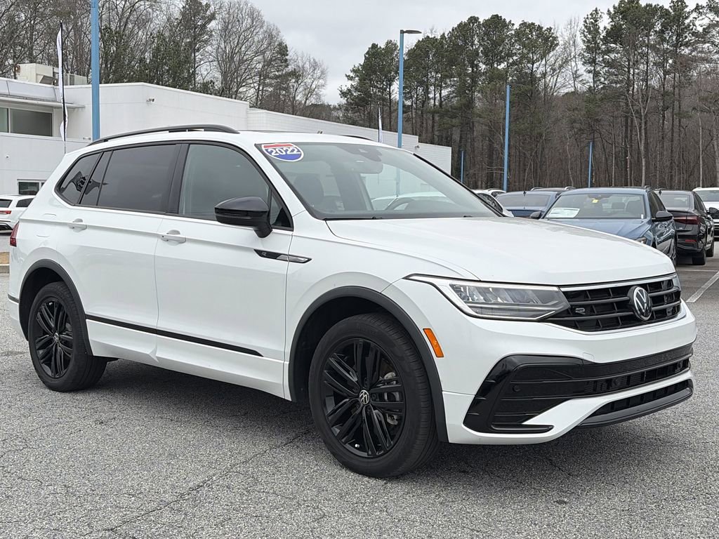 Certified 2022 Volkswagen Tiguan SE R-Line image 30