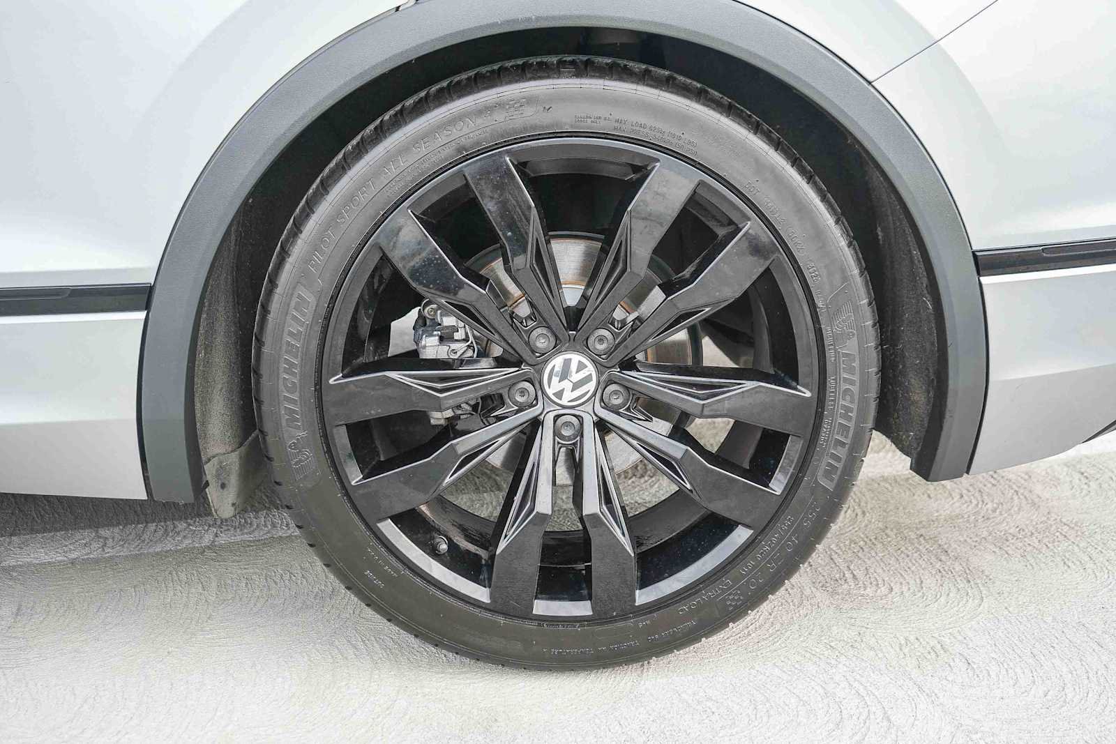 Used 2020 Volkswagen Tiguan SE R-Line image 10