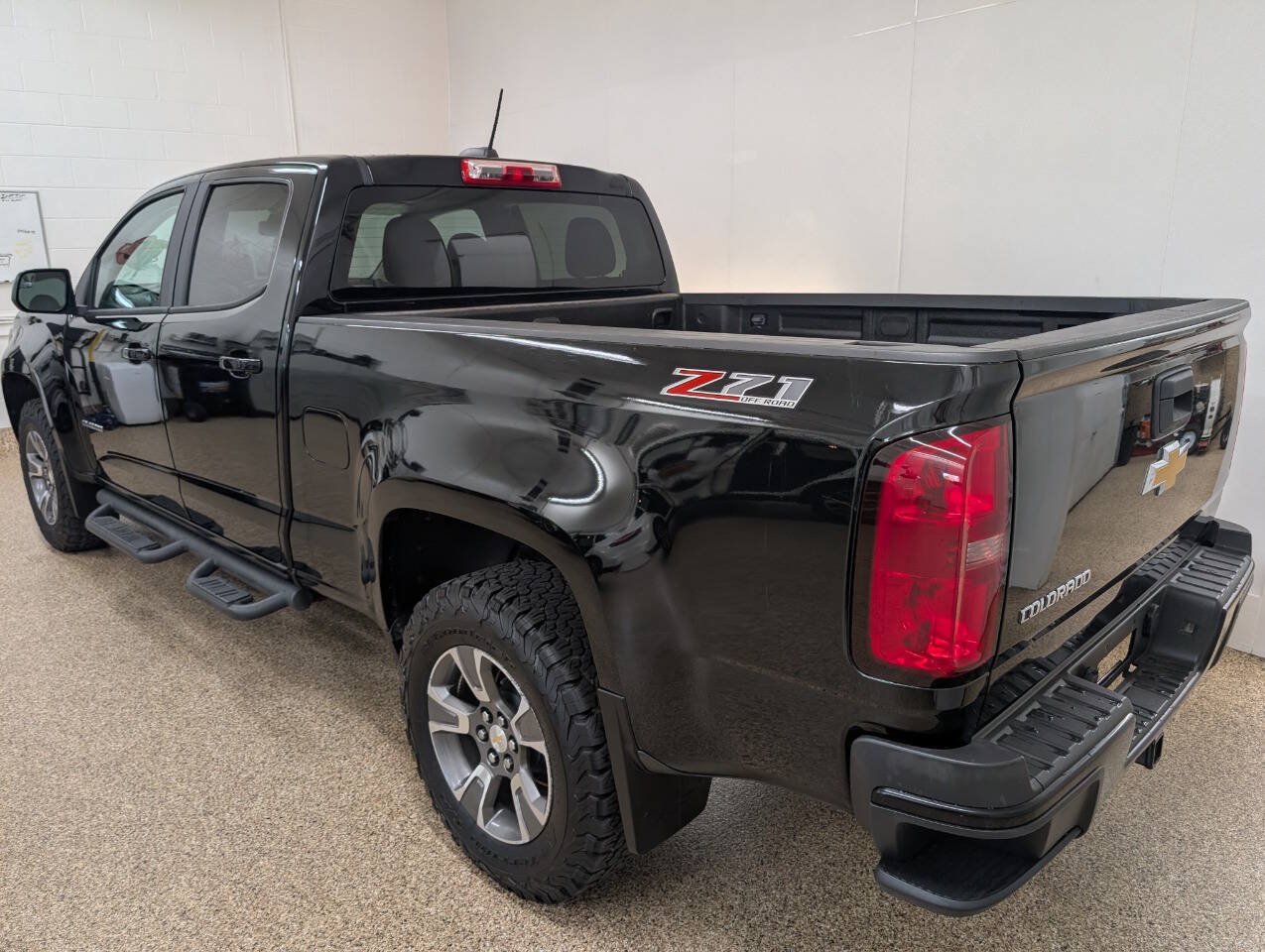 Used 2015 Chevrolet Colorado Z71 AWD/4WD image 3