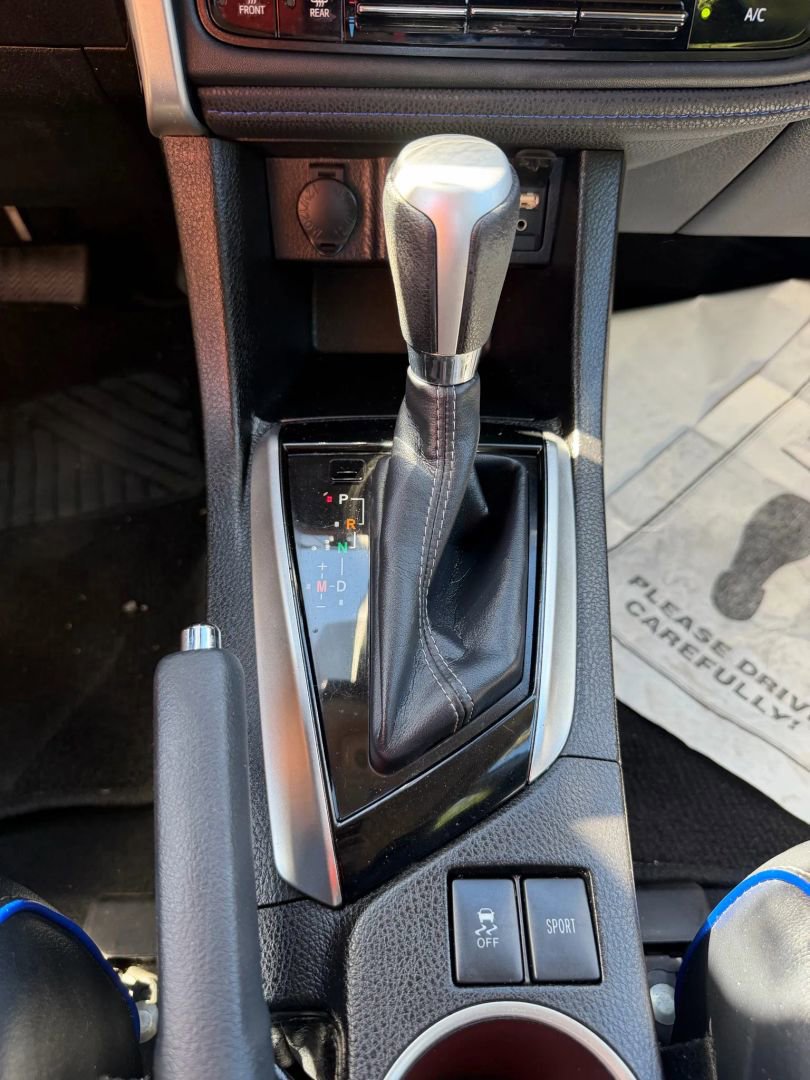 Used 2017 Toyota Corolla SE w/ SE Premium Package FWD image 24