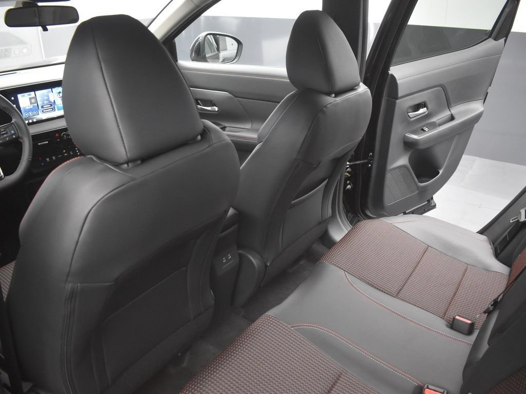 New 2026 Nissan Kicks SR FWD image 14