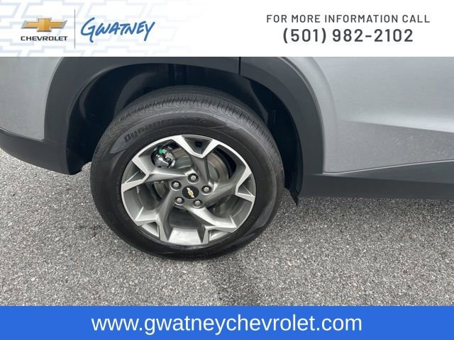 Used 2025 Chevrolet Trax LT FWD image 11