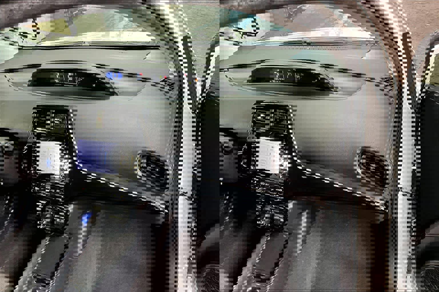 Used 2021 Toyota Prius L Eco FWD image 18