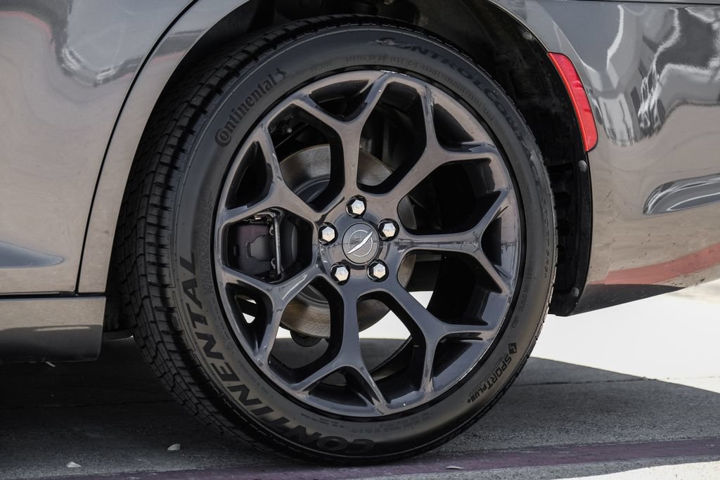 Used 2019 Chrysler 300 S RWD image 69