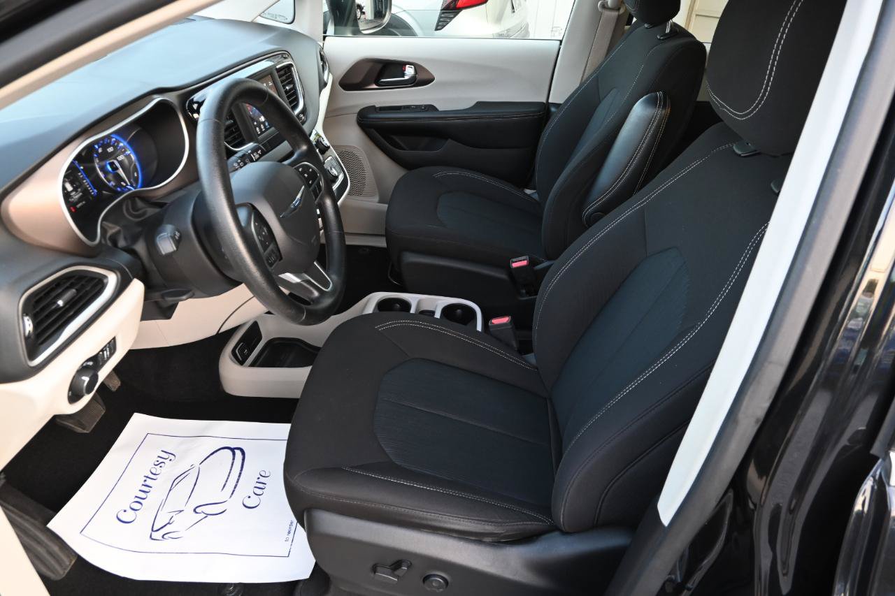Used 2021 Chrysler Voyager LX FWD image 20