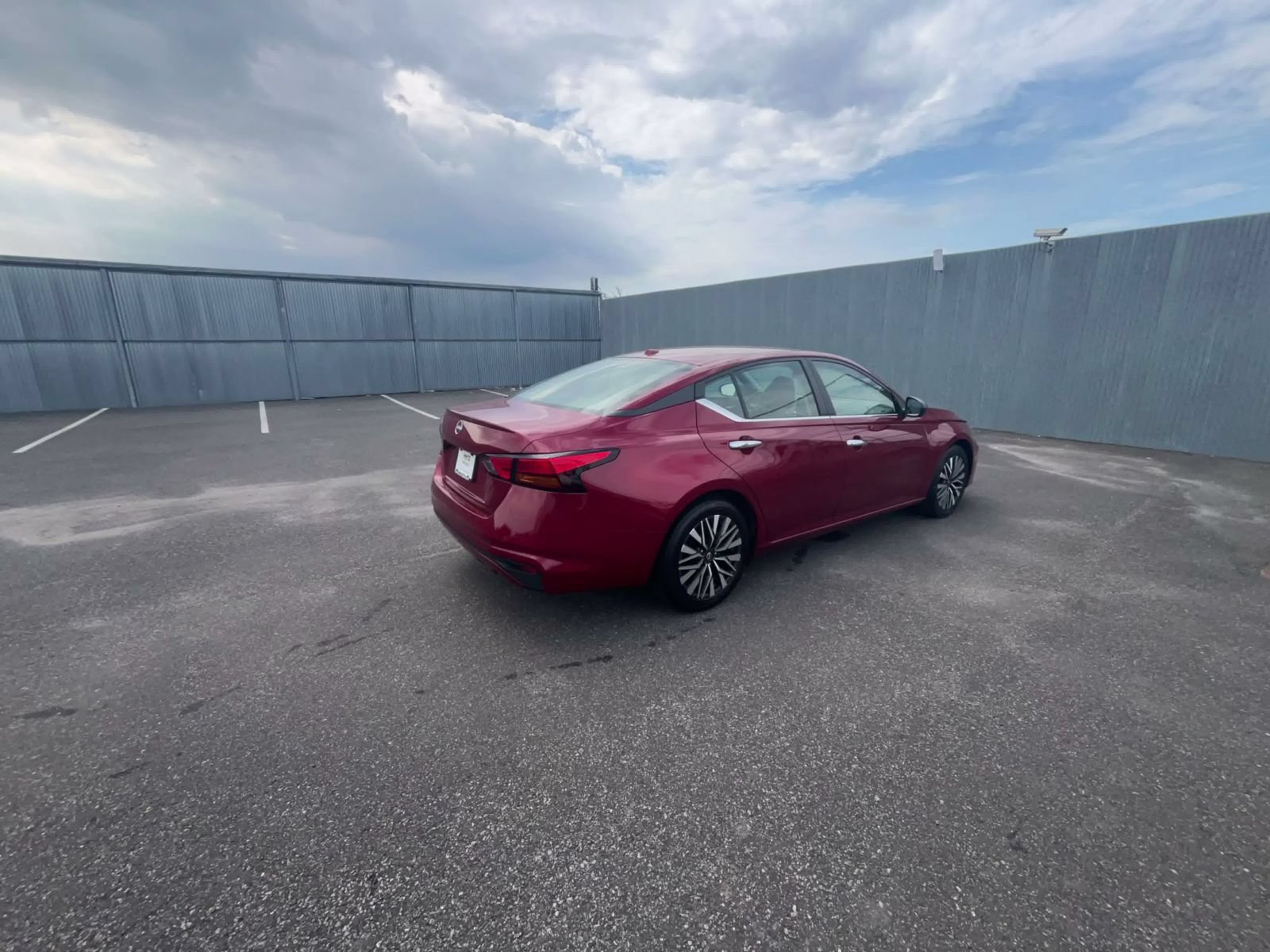Used 2025 Nissan Altima 2.5 SV FWD image 14