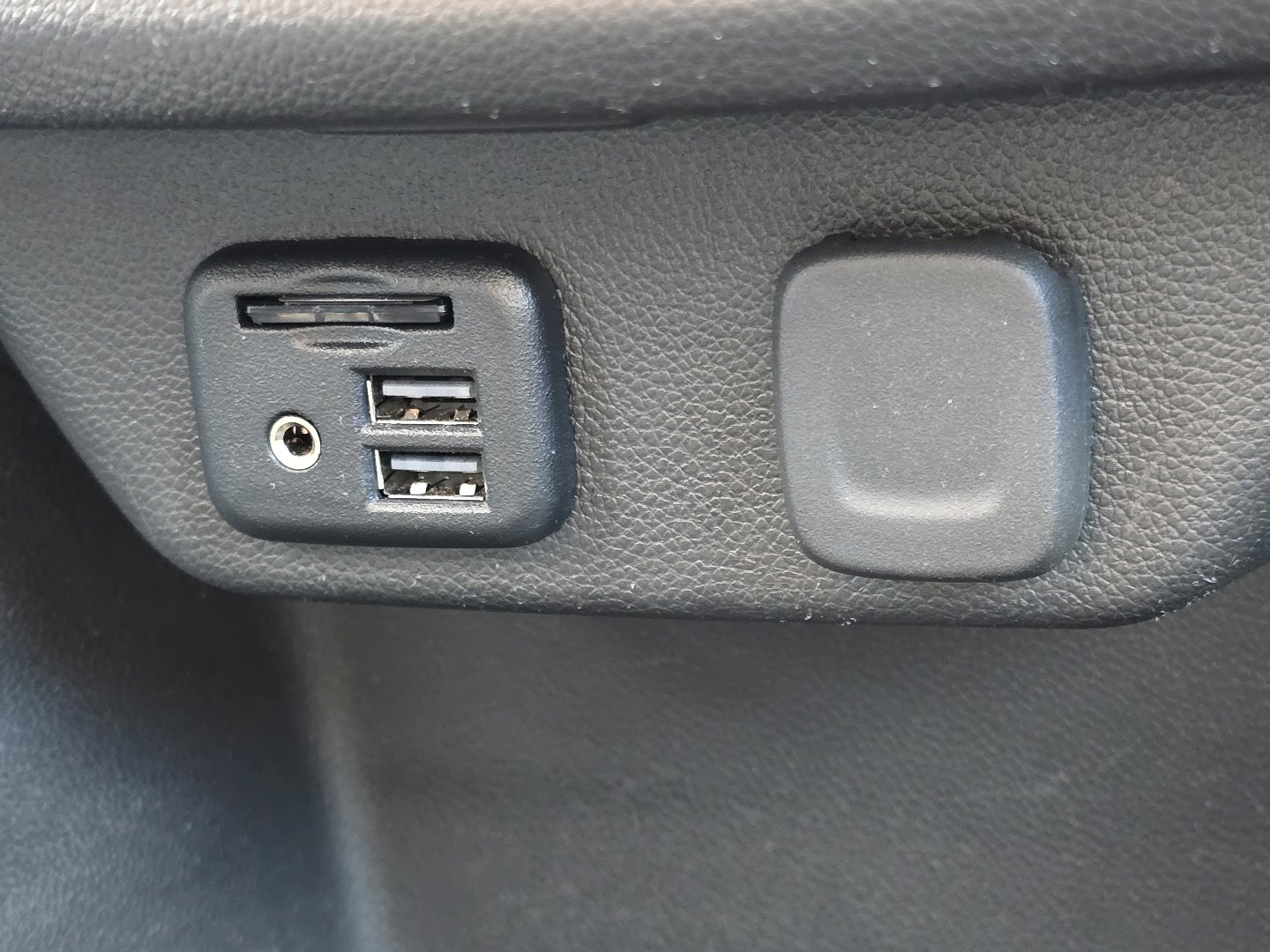 Used 2022 Chevrolet Traverse High Country image 11