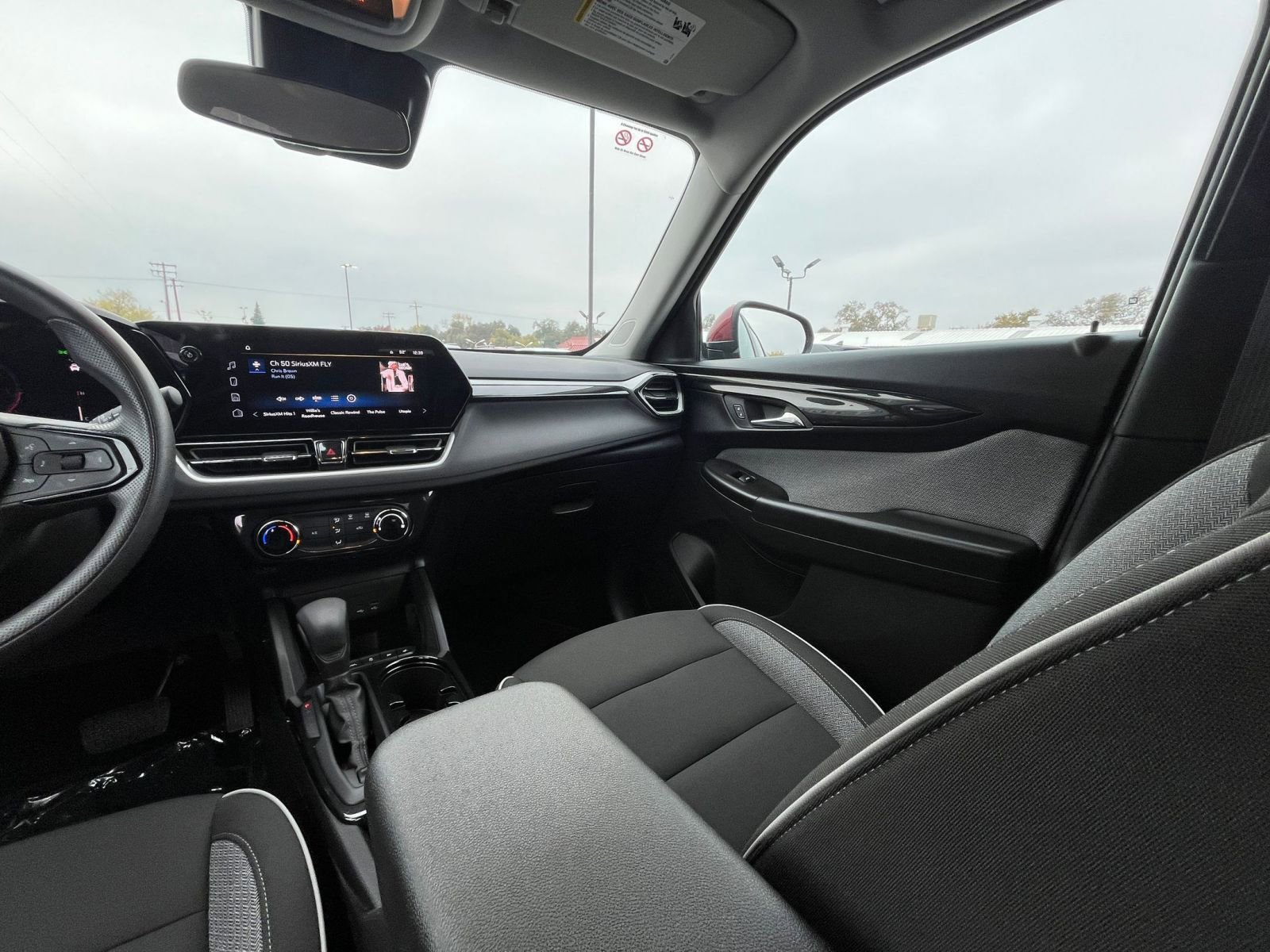 Used 2025 Chevrolet TrailBlazer LT image 33