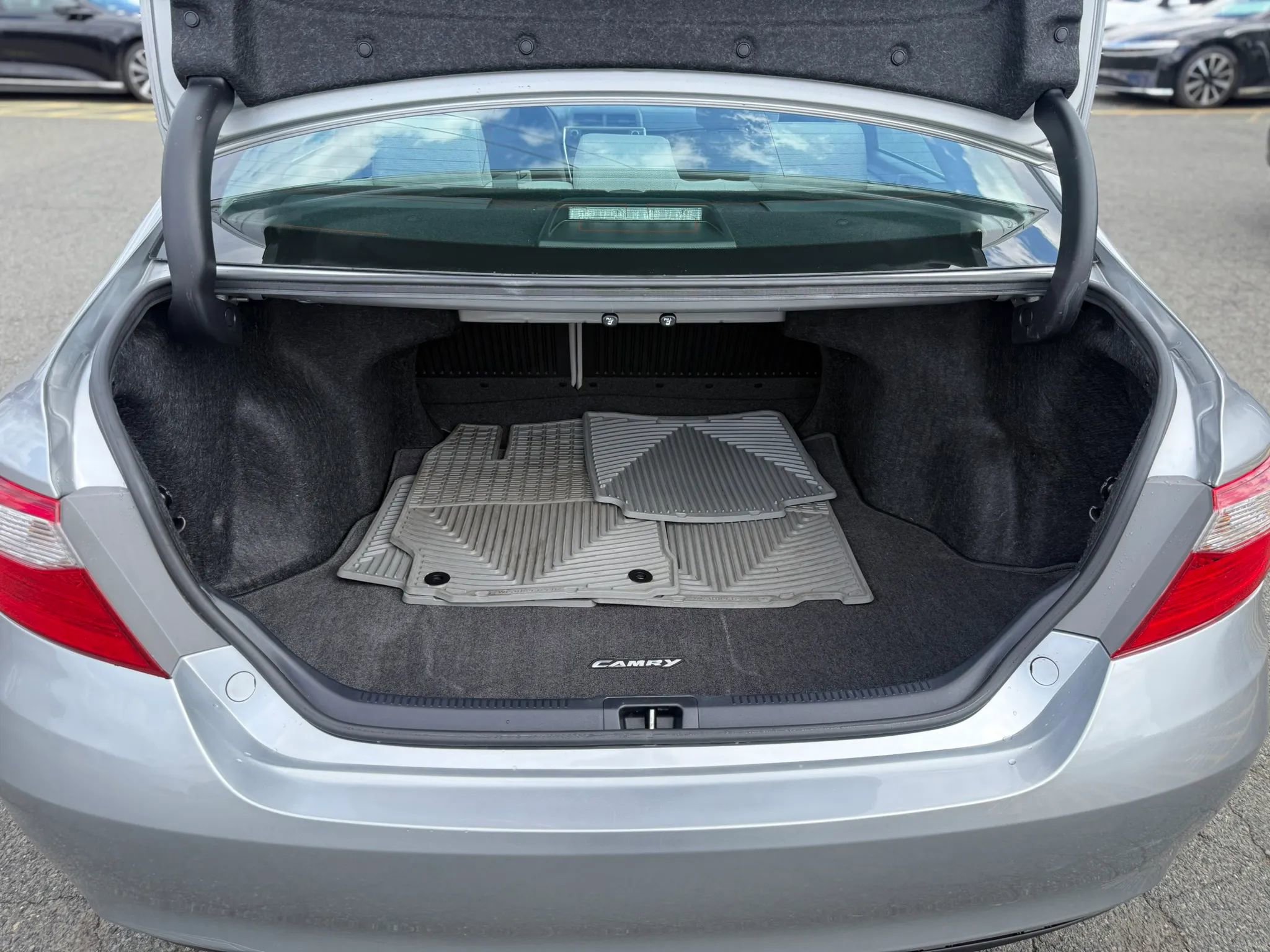 Used 2016 Toyota Camry LE FWD image 10