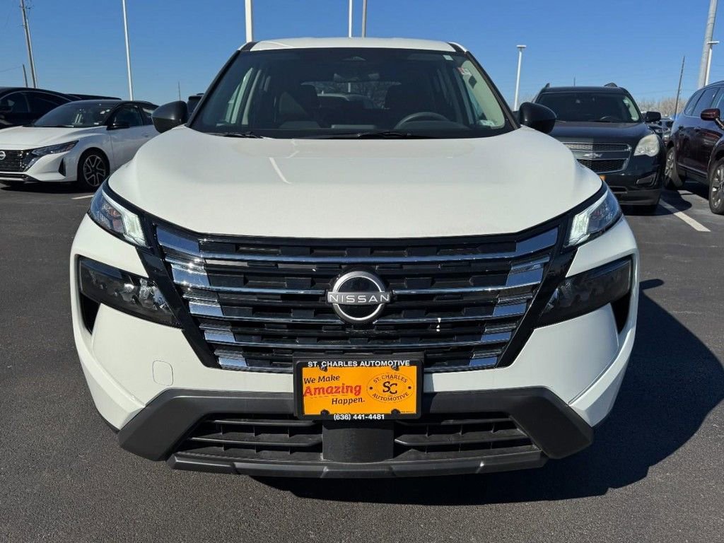 Used 2025 Nissan Rogue S image 9