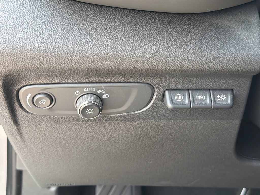 Certified 2022 Buick Envision Avenir w/ Technology Package II FWD image 32