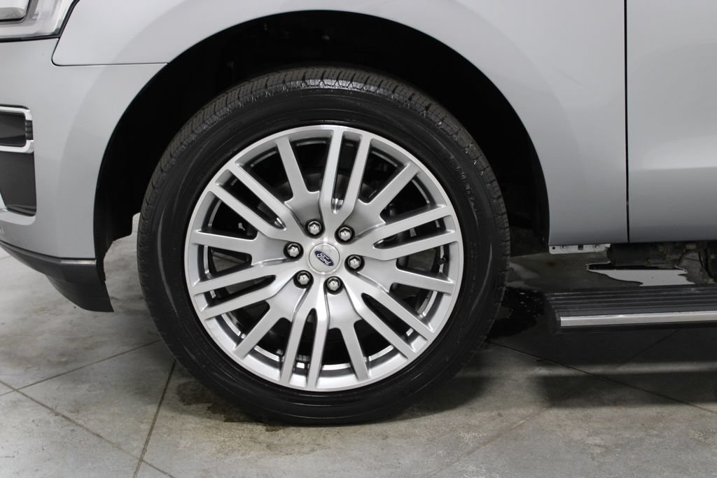 Used 2024 Ford Expedition Max Limited AWD/4WD image 18