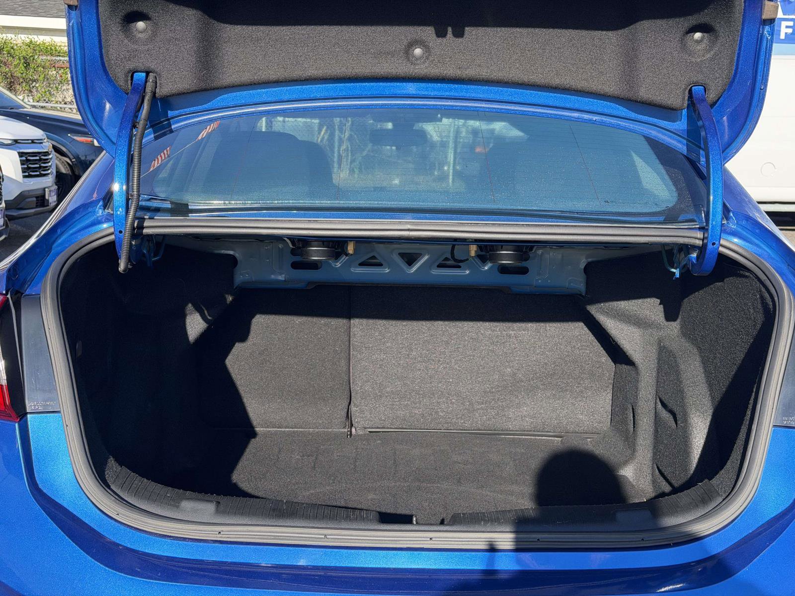 Used 2018 Chevrolet Cruze LT w/ Sun And Sound Package FWD image 7