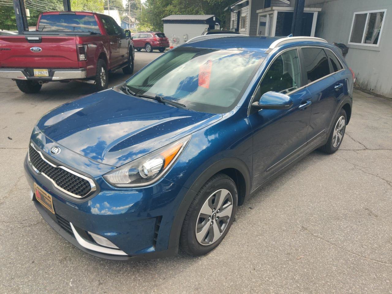 Used 2019 Kia Niro LX FWD image 2
