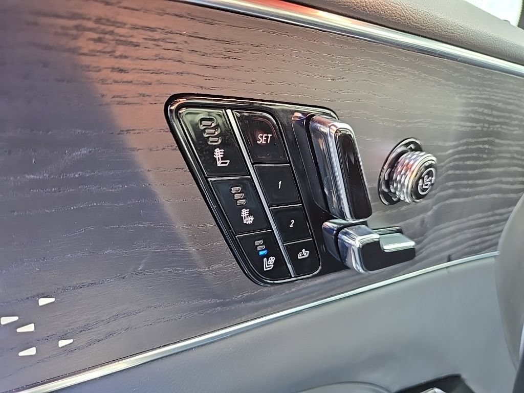 Certified 2023 Cadillac Lyriq AWD image 11