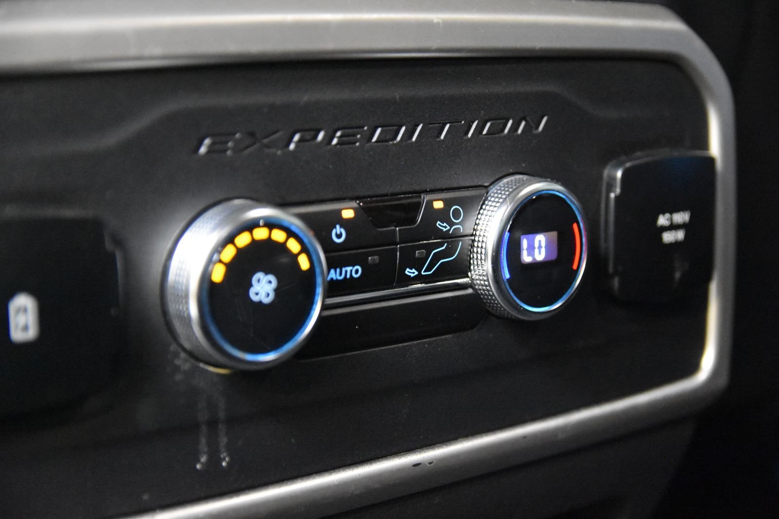 Used 2024 Ford Expedition XLT RWD image 33